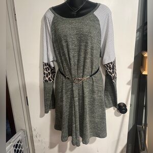 4/$16 LARACE 3X Green and Black Long Sleeve Dress with Animal Print NWOT